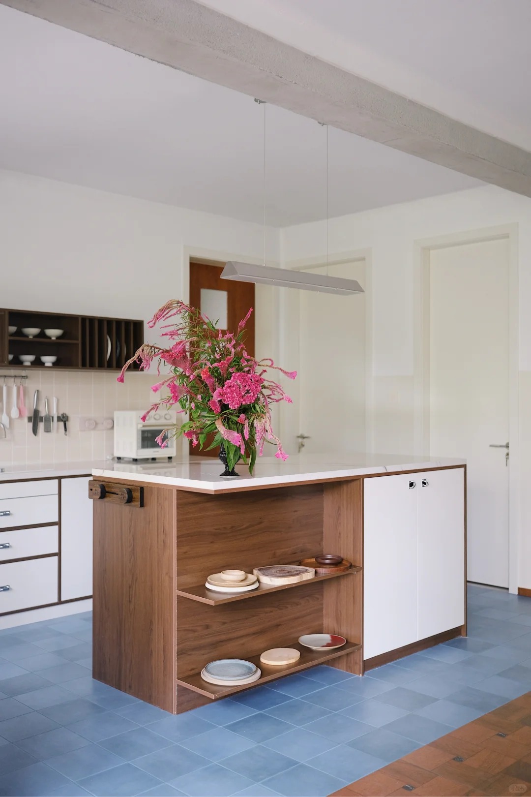 Hoa mào gà: Tưởng quê mùa mà cắm lên lại sang rực rỡ, chơi Tết đẹp mê và hút phú quý vào nhà - Ảnh 8. Hoa mào gà: Tưởng quê mùa mà cắm lên lại sang rực rỡ, chơi Tết đẹp mê và hút phú quý vào nhà - Ảnh 8.