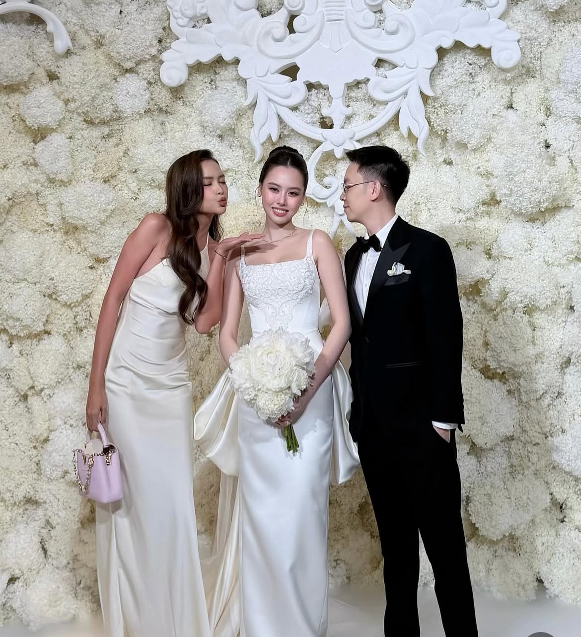 Đám cưới Á hậu Tâm Như và chồng doanh nhân: Cô dâu khóc nức nở, Khánh Vân, Ngọc Châu và dàn sao Việt đổ bộ- Ảnh 7. Đám cưới Á hậu Tâm Như và chồng doanh nhân: Cô dâu khóc nức nở, Khánh Vân, Ngọc Châu và dàn sao Việt đổ bộ- Ảnh 7.