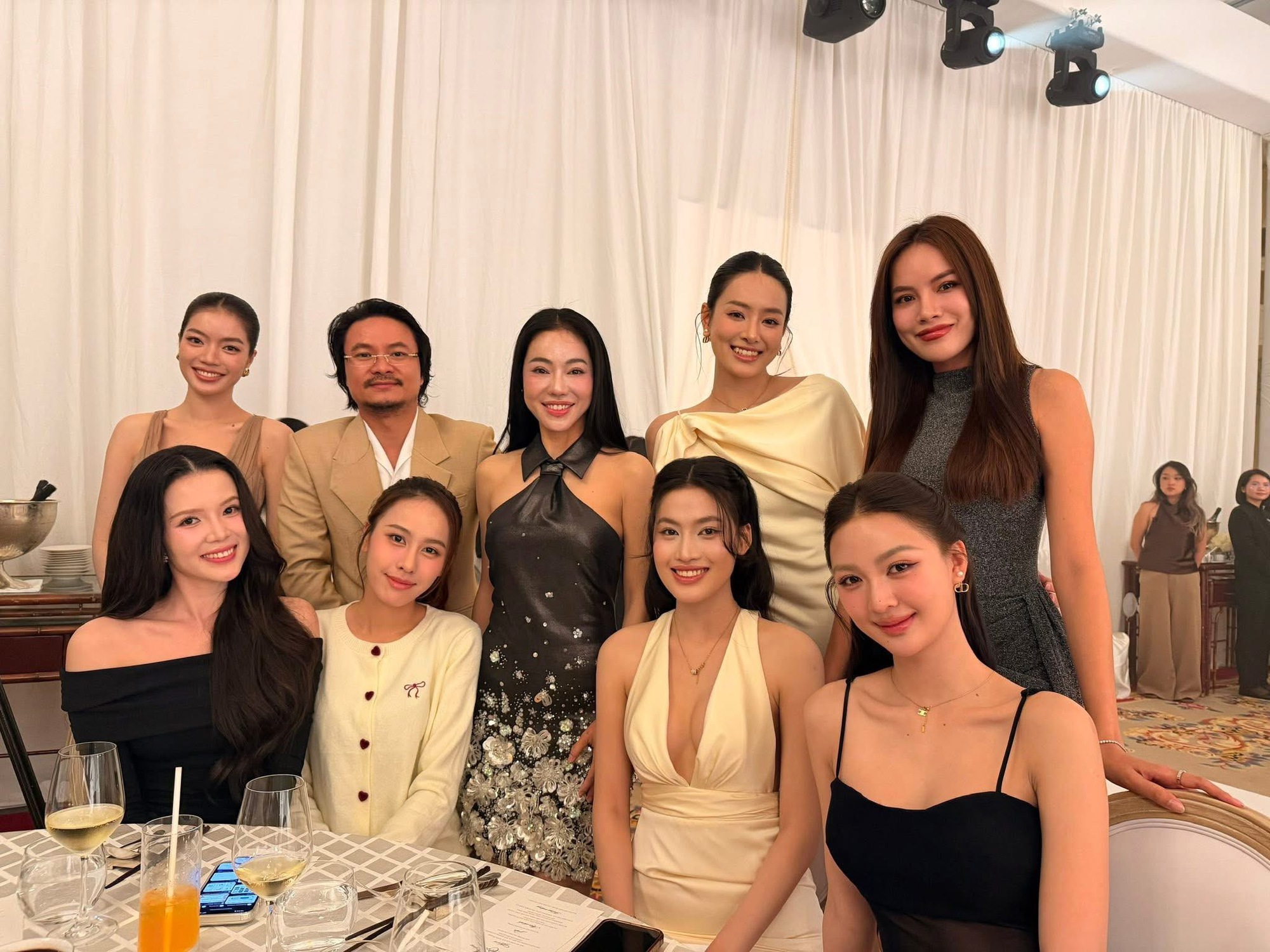 Đám cưới Á hậu Tâm Như và chồng doanh nhân: Cô dâu khóc nức nở, Khánh Vân, Ngọc Châu và dàn sao Việt đổ bộ- Ảnh 9. Đám cưới Á hậu Tâm Như và chồng doanh nhân: Cô dâu khóc nức nở, Khánh Vân, Ngọc Châu và dàn sao Việt đổ bộ- Ảnh 9.