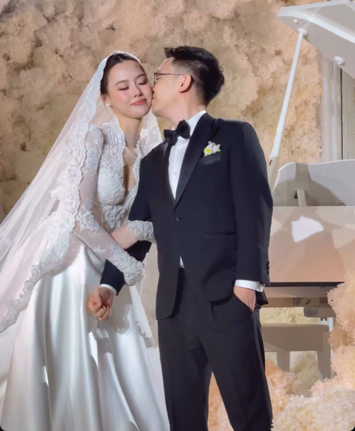 Đám cưới Á hậu Tâm Như và chồng doanh nhân: Cô dâu khóc nức nở, Khánh Vân, Ngọc Châu và dàn sao Việt đổ bộ- Ảnh 3. Đám cưới Á hậu Tâm Như và chồng doanh nhân: Cô dâu khóc nức nở, Khánh Vân, Ngọc Châu và dàn sao Việt đổ bộ- Ảnh 3.