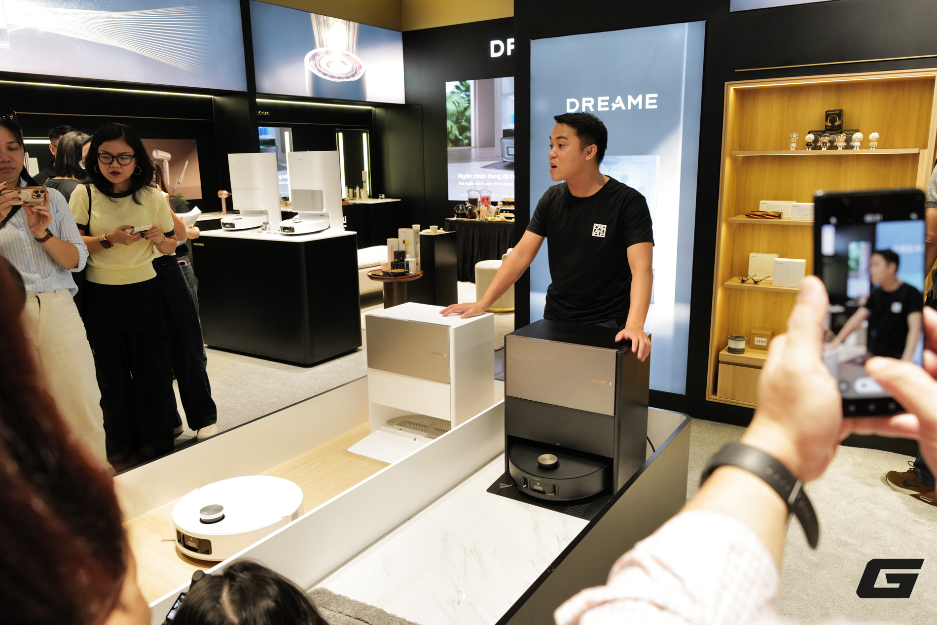 Dreame mang bộ đôi robot hút bụi