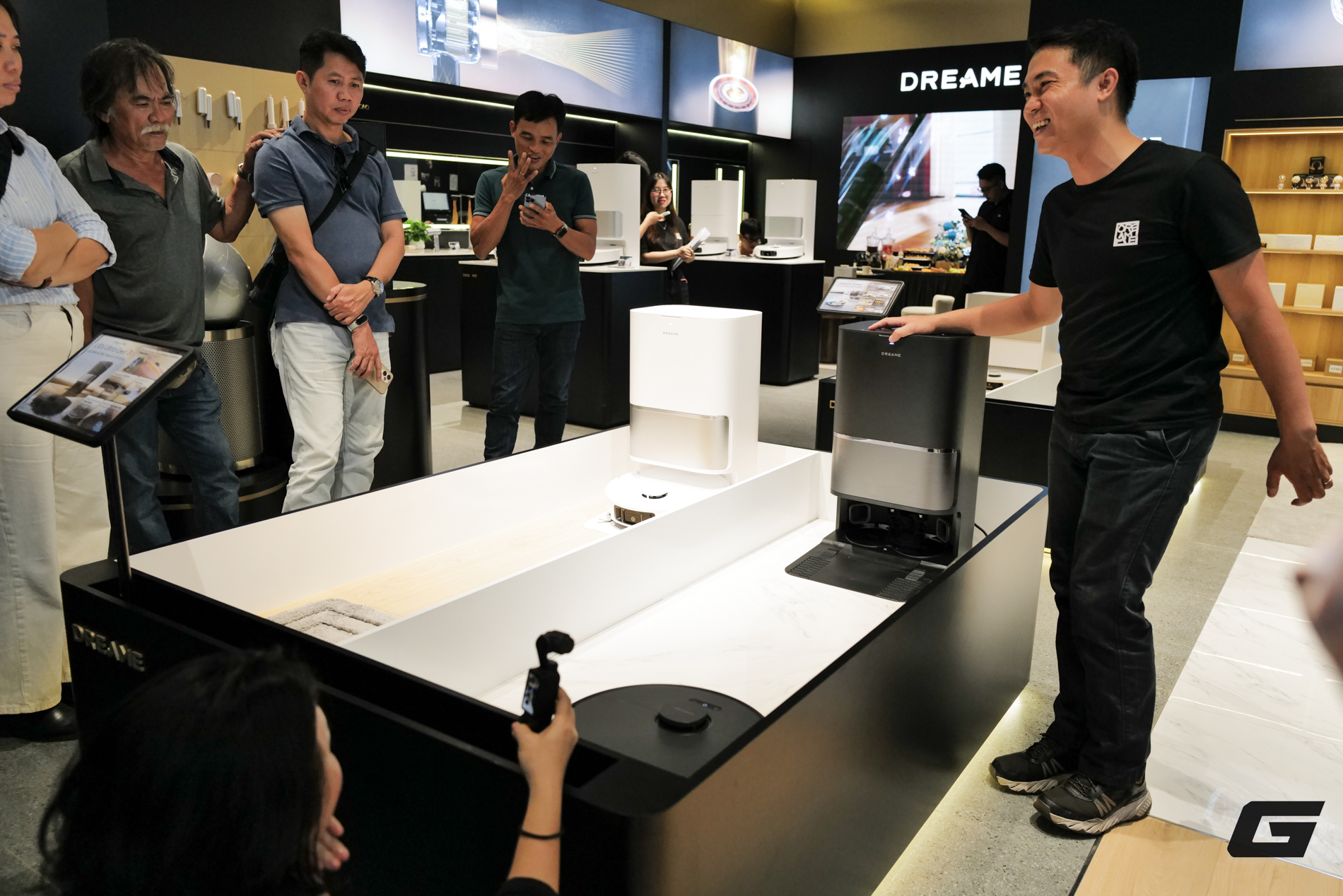 Dreame mang bộ đôi robot hút bụi