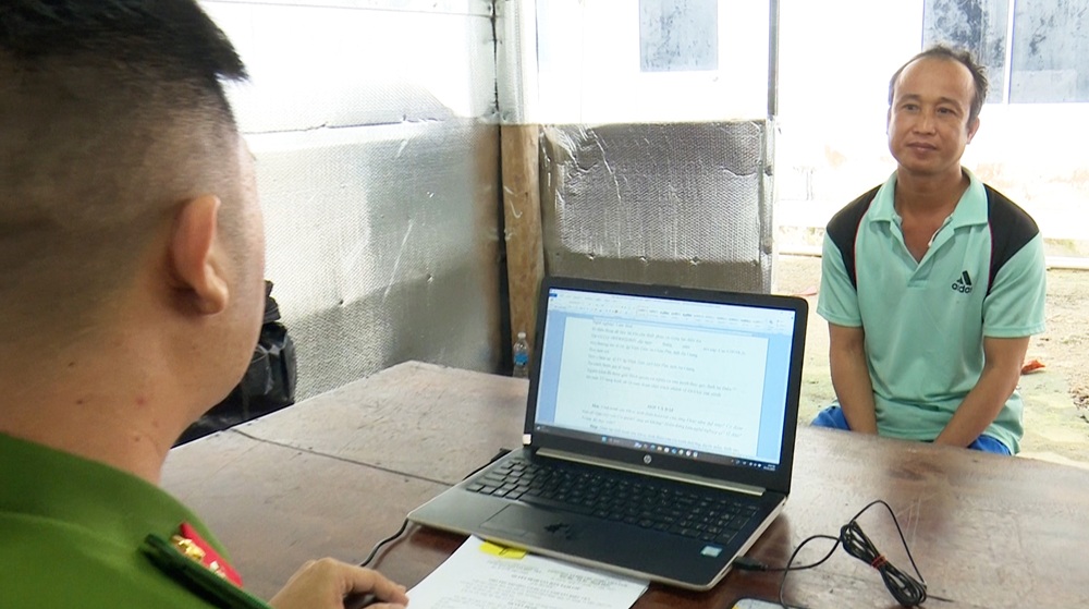 Bắt tạm giam Nguyễn Văn Phúc hiếp dâm 2 bé gái cùng xóm Tại An Giang - Ảnh 1. Bắt tạm giam Nguyễn Văn Phúc hiếp dâm 2 bé gái cùng xóm Tại An Giang - Ảnh 1.