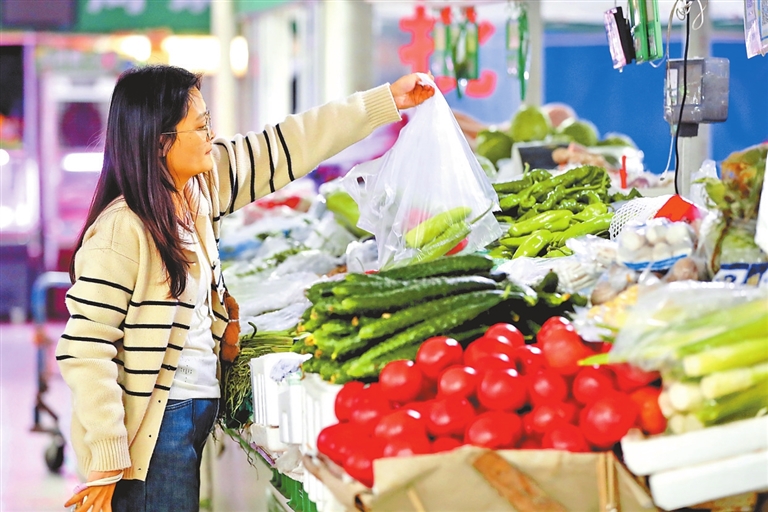 Đi chợ mà choáng: “Tiền rau giờ còn đắt hơn thịt” – cú sốc khiến tôi phải xem lại cả bảng chi tiêu - Ảnh 5.