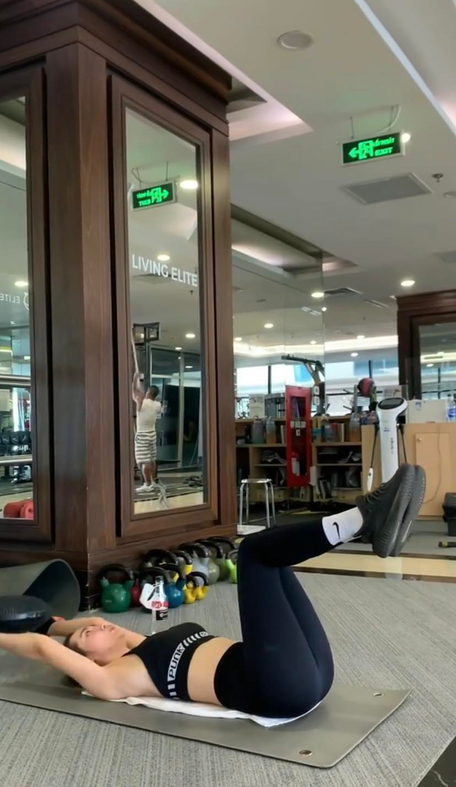 Huyền Lizzie cắt gắt một thứ để có vòng eo 56cm- Ảnh 11.