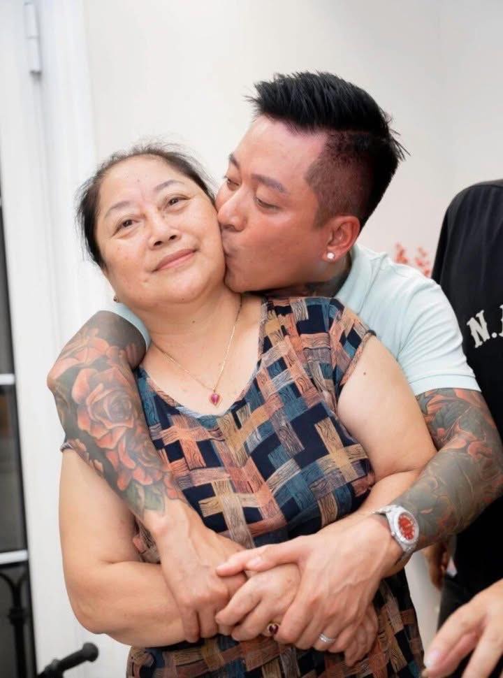 Bằng Kiều lại vướng tranh cãi, phải lập tức xoá bài về mẹ Tuấn Hưng - Ảnh 5. Bằng Kiều lại vướng tranh cãi, phải lập tức xoá bài về mẹ Tuấn Hưng - Ảnh 5.