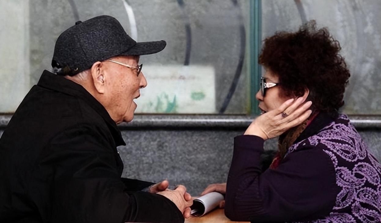 Càng giữ tiền chặt, tuổi già càng trống rỗng – bài học tôi phải trả giá ở tuổi 70 - Ảnh 1.