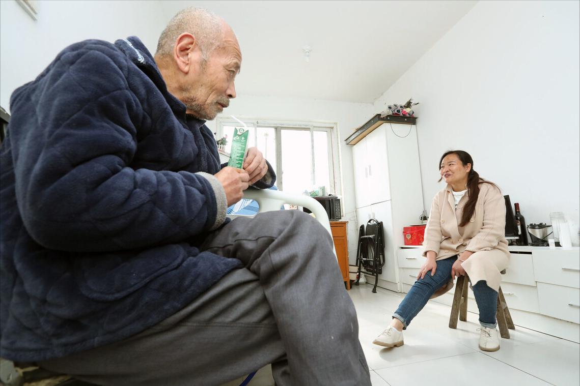 Đến năm 75 tuổi, tôi mới hiểu: Chi cùng một khoản tiền, vào viện dưỡng lão an tâm hơn hẳn thuê người chăm sóc - Ảnh 3.