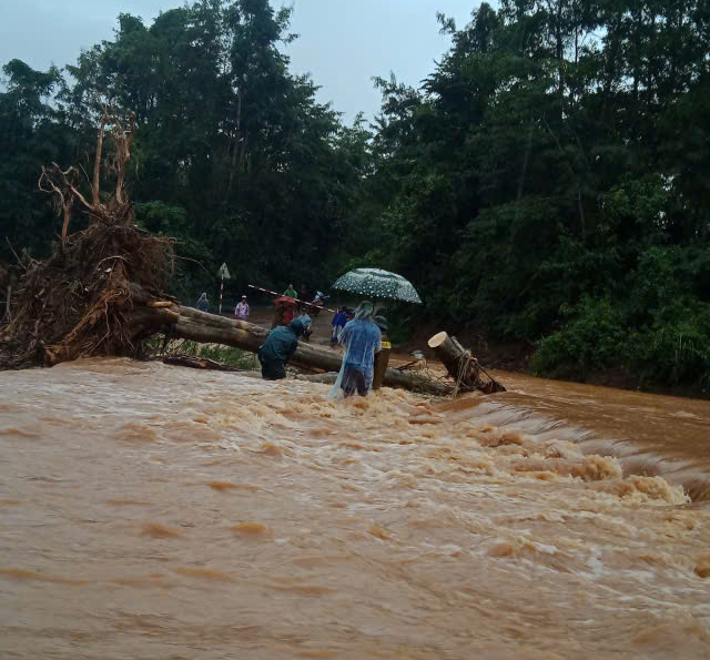 Quảng Trị: Mưa rất to, sơ tán khẩn cấp hàng trăm hộ dân - Ảnh 7. Quảng Trị: Mưa rất to, sơ tán khẩn cấp hàng trăm hộ dân - Ảnh 7.