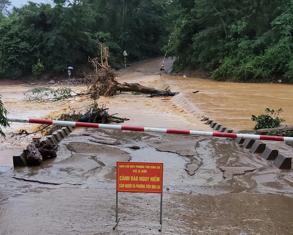 Quảng Trị: Mưa rất to, sơ tán khẩn cấp hàng trăm hộ dân - Ảnh 8. Quảng Trị: Mưa rất to, sơ tán khẩn cấp hàng trăm hộ dân - Ảnh 8.