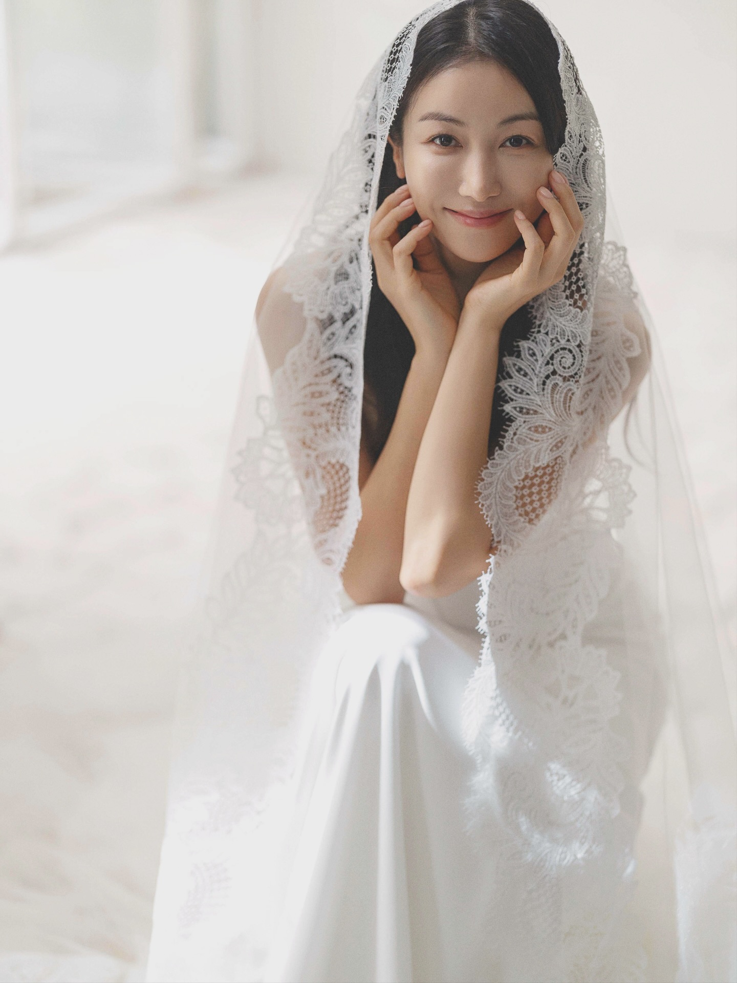 Sao nữ từng vướng ồn ào với Song Joong Ki tung ảnh cưới đẹp như mơ- Ảnh 8. Sao nữ từng vướng ồn ào với Song Joong Ki tung ảnh cưới đẹp như mơ- Ảnh 8.