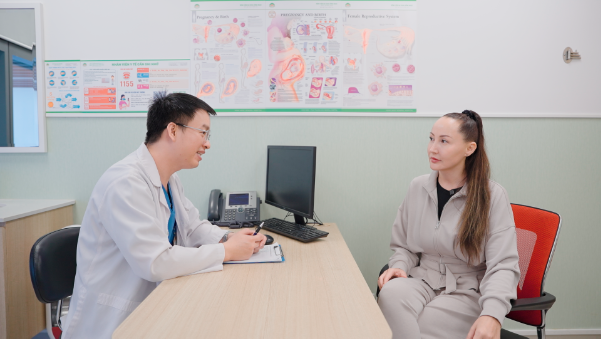 Người phụ nữ Ukraine vượt ngàn Km điều trị són tiểu tại BVĐK Hồng Ngọc - Ảnh 2. Người phụ nữ Ukraine vượt ngàn Km điều trị són tiểu tại BVĐK Hồng Ngọc - Ảnh 2.