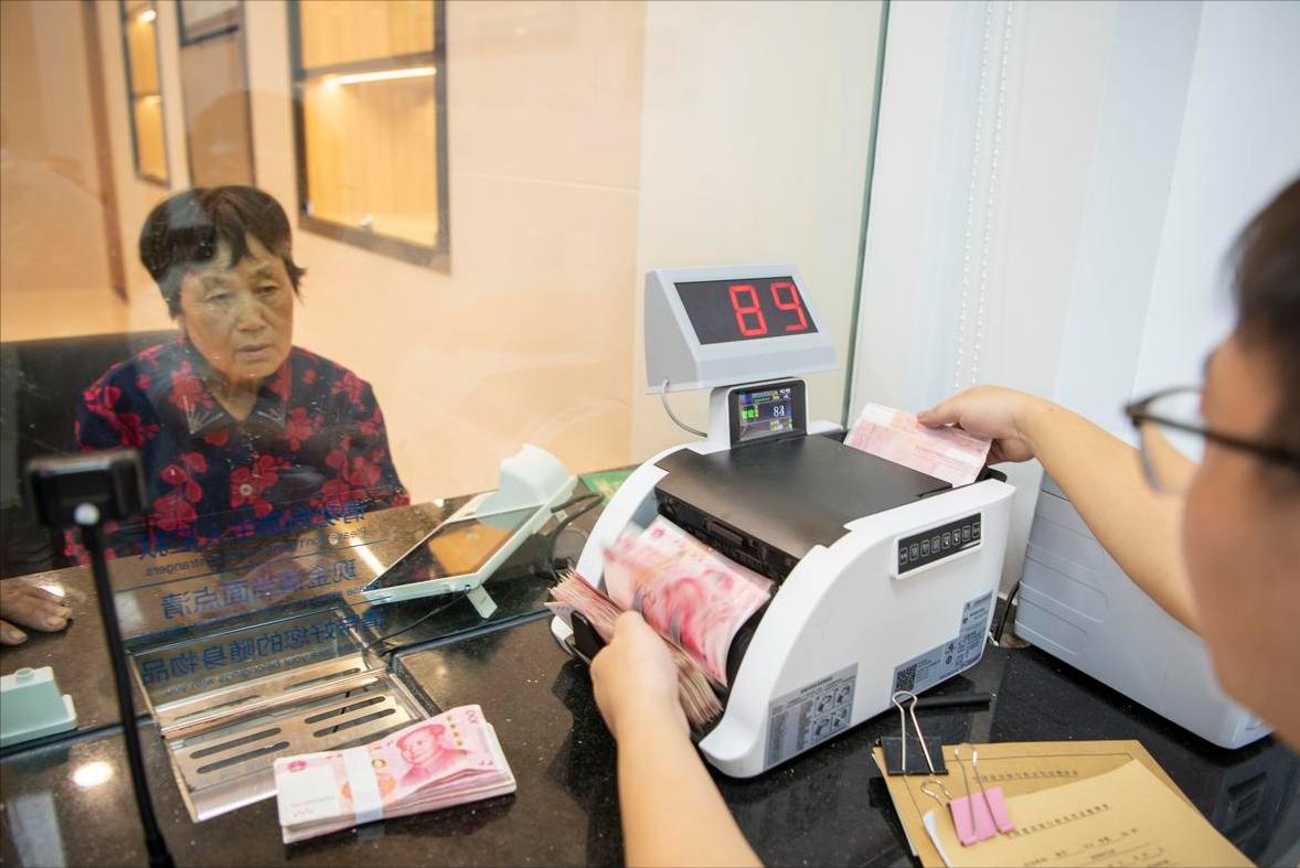 Tôi có gần 2 tỷ tiết kiệm, lương hưu 18 triệu/tháng nhưng vẫn sống cơ cực, chỉ vì đi sai 2 bước sau tuổi 60 - Ảnh 3.