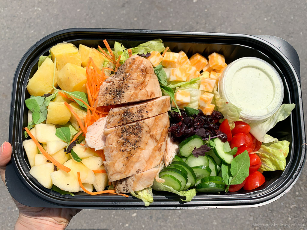 Người bán đồ ăn healthy chật vật: Xà lách tăng gấp đôi, rau thơm đắt hơn thịt khiến mỗi suất salad lỗ ngay khi còn chưa bán xong - Ảnh 1.