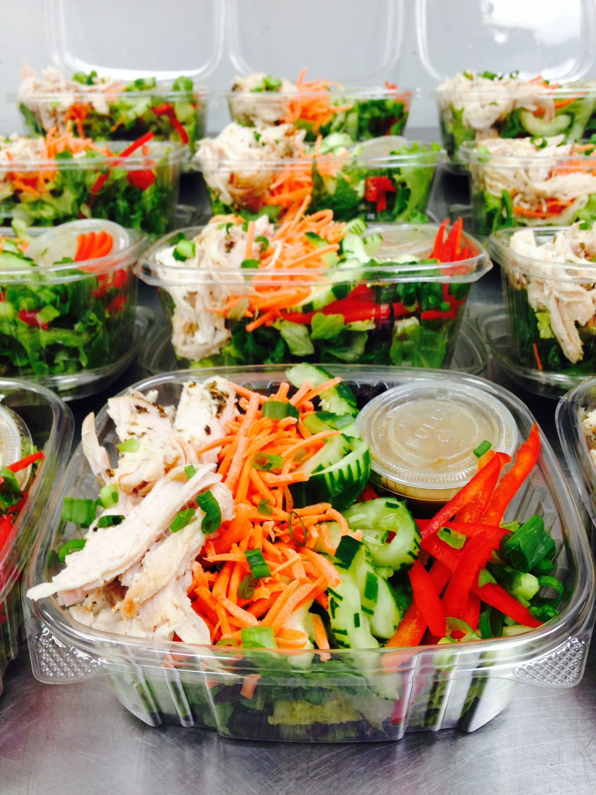 Người bán đồ ăn healthy chật vật: Xà lách tăng gấp đôi, rau thơm đắt hơn thịt khiến mỗi suất salad lỗ ngay khi còn chưa bán xong - Ảnh 4.