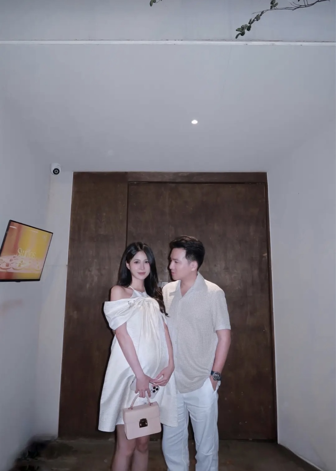 Danh tính mẹ bỉm khiến em bé ngẩn ngơ ở phòng tiêm, quay có mấy giây mà lên xu hướng với hơn 4 triệu view- Ảnh 3.