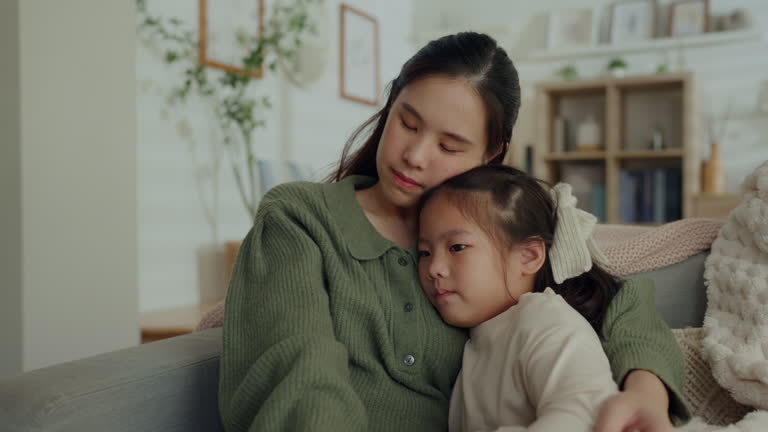 Trong gia đình, người mẹ không chỉ kiếm tiền mà còn nấu ăn và làm mọi việc, gia đình đó có xu hướng tan vỡ nhanh chóng! - Ảnh 1.