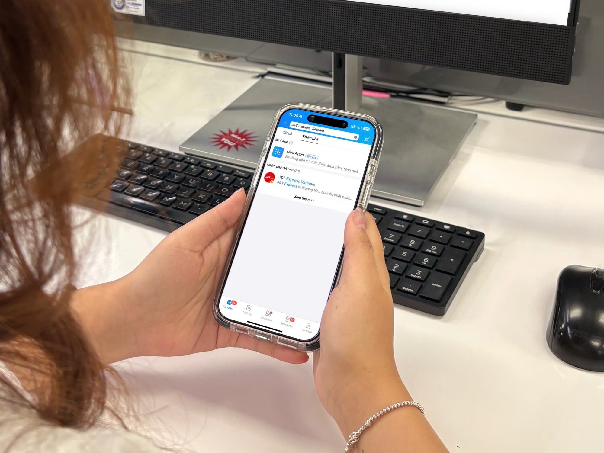 Từ cơn sốt mua sắm mùa sale đến thói quen 