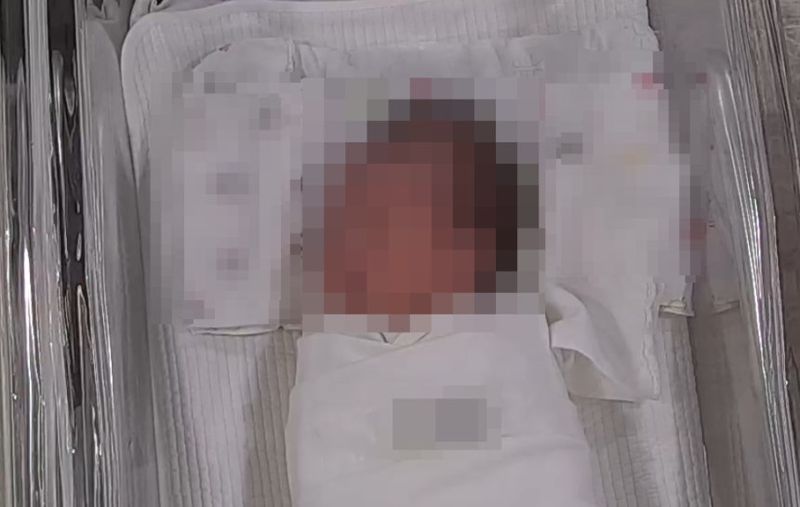 Mẹ trẻ hoảng hốt phát hiện con mình bị bế nhầm tại trung tâm chăm sóc sau sinh- Ảnh 1.