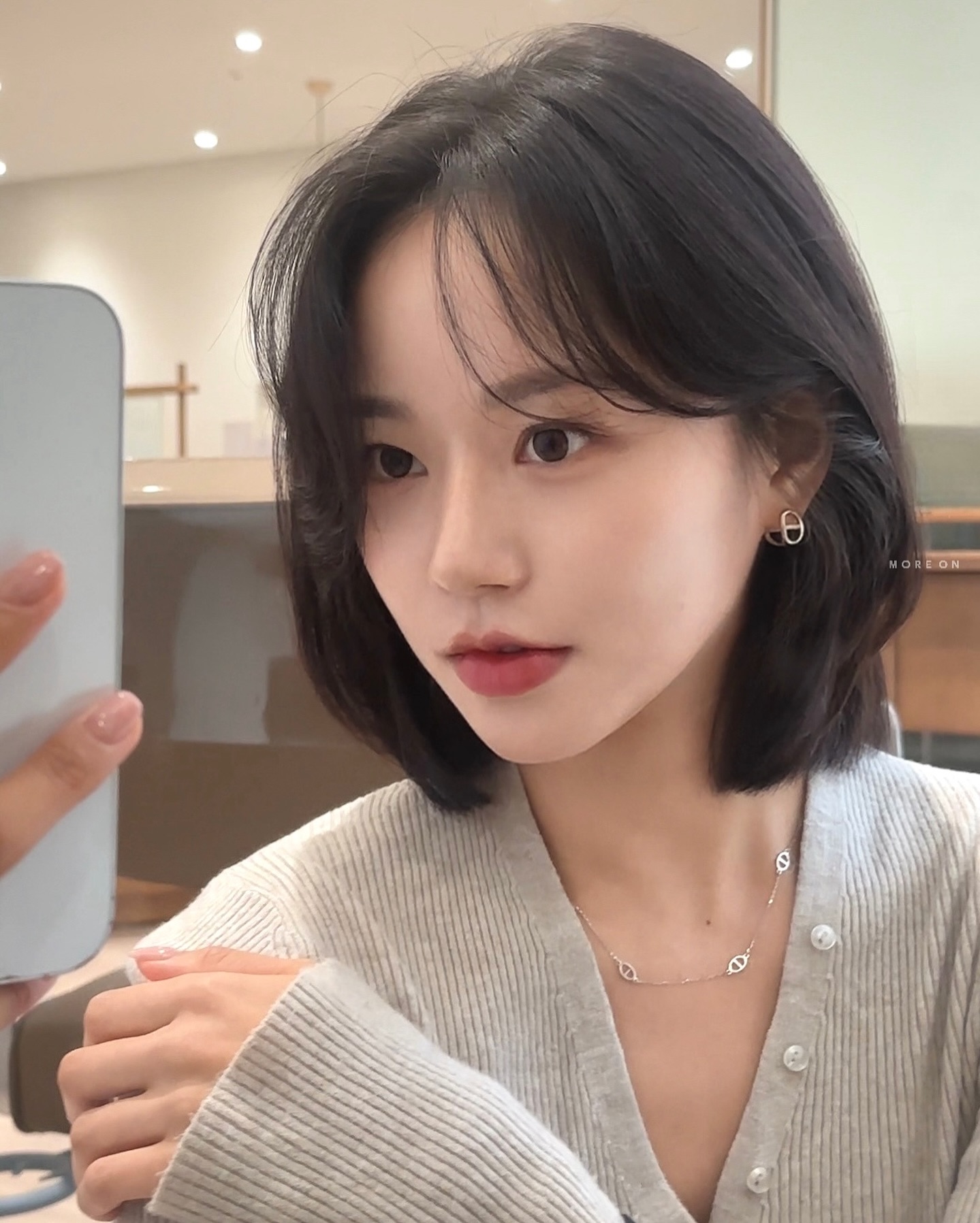 5 kiểu tóc ngắn hack tuổi tốt nhất hiện tại, trẻ ra vài tuổi là thật - Ảnh 5. 5 kiểu tóc ngắn hack tuổi tốt nhất hiện tại, trẻ ra vài tuổi là thật - Ảnh 5.