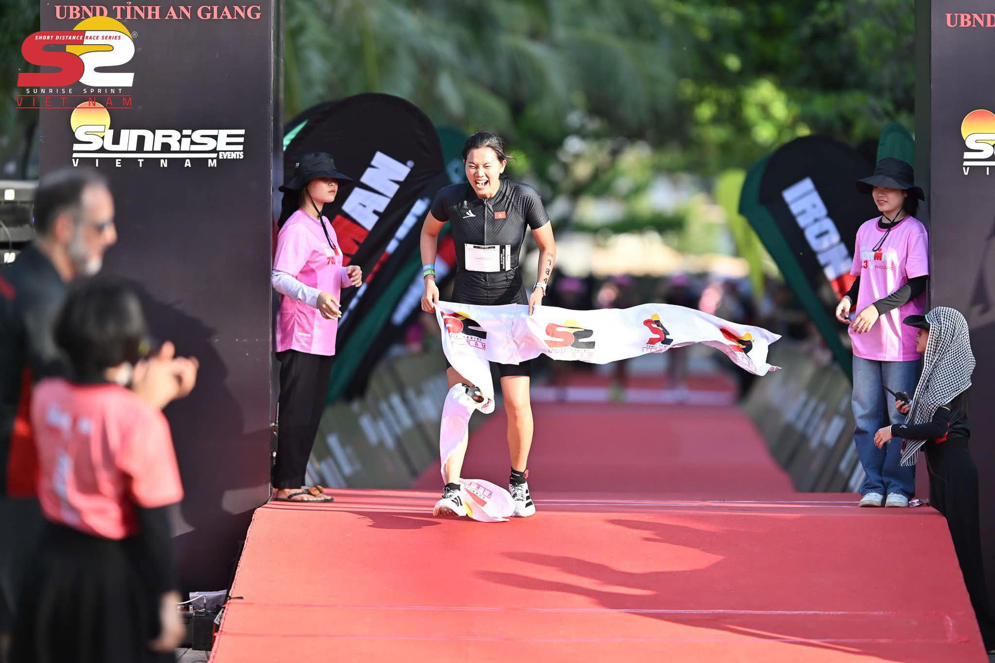 Ánh Viên và bạn trai tin đồn sánh vai cực đẹp đôi, lần đầu xuất hiện công khai gây chú ý- Ảnh 1.