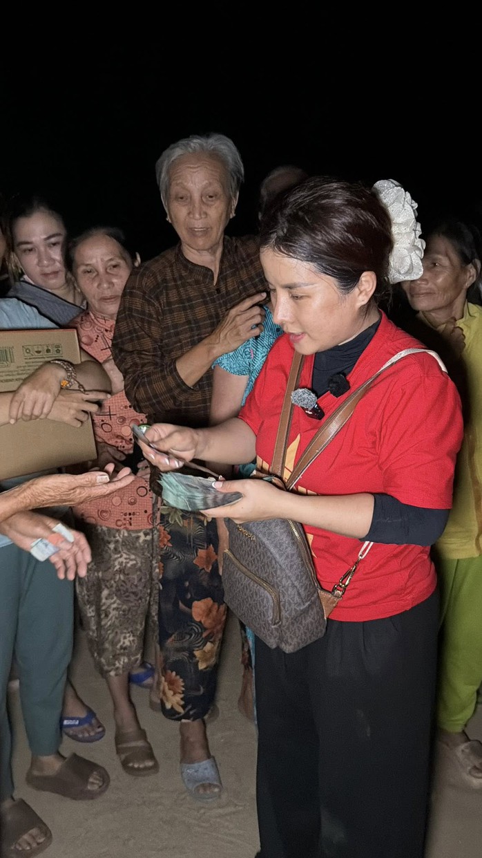 B&agrave; Nh&acirc;n Vlog l&ecirc;n tiếng về l&ugrave;m x&ugrave;m từ thiện tại Ph&uacute; Y&ecirc;n - Ảnh 3.