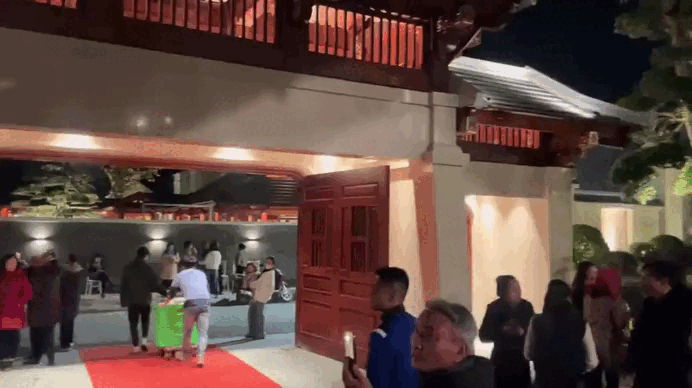 Cận cảnh siêu biệt phủ của trưởng thôn trẻ giàu nhất Việt Nam- Ảnh 7. Cận cảnh siêu biệt phủ của trưởng thôn trẻ giàu nhất Việt Nam- Ảnh 7.