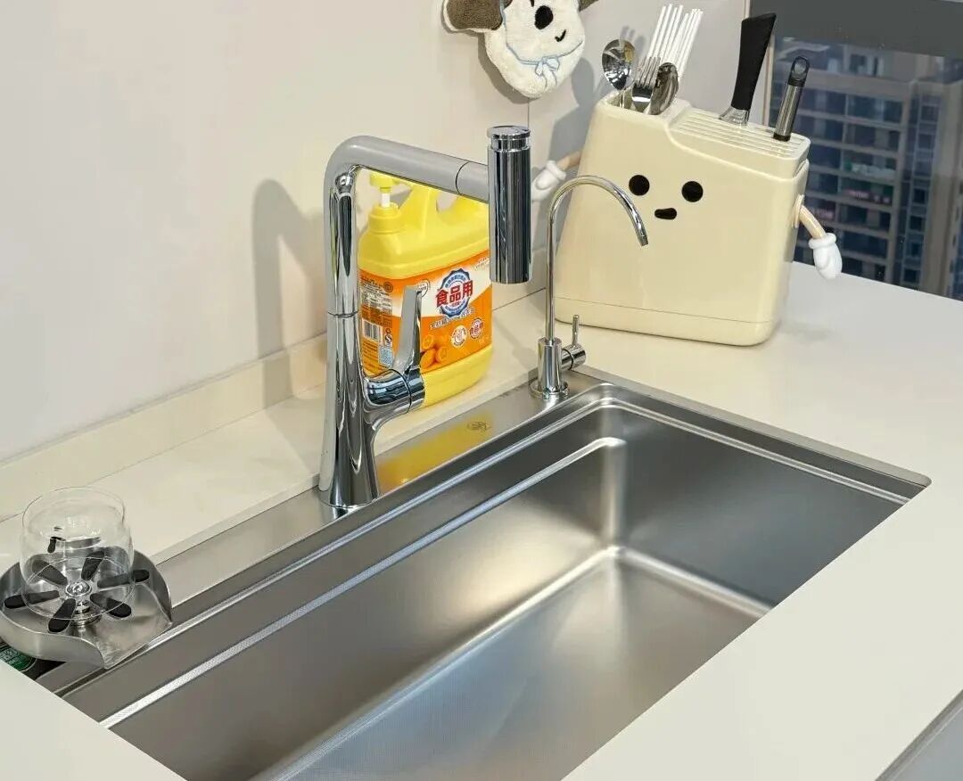 Sống 8 năm trong căn hộ 65m², tôi phát hiện 6 món nội thất vô dụng nhất nhà mình - tốn tiền, tốn chỗ mà còn làm cuộc sống rối hơn - Ảnh 2.