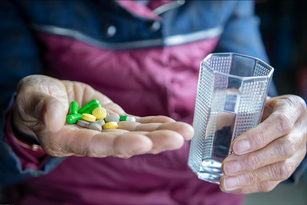 Nghỉ hưu 11 năm, lương hưu 33 triệu/tháng mà bố mẹ tôi chỉ còn 296 triệu tiết kiệm - tôi mất ngủ 3 đêm khi mở sổ ngân hàng - Ảnh 3.