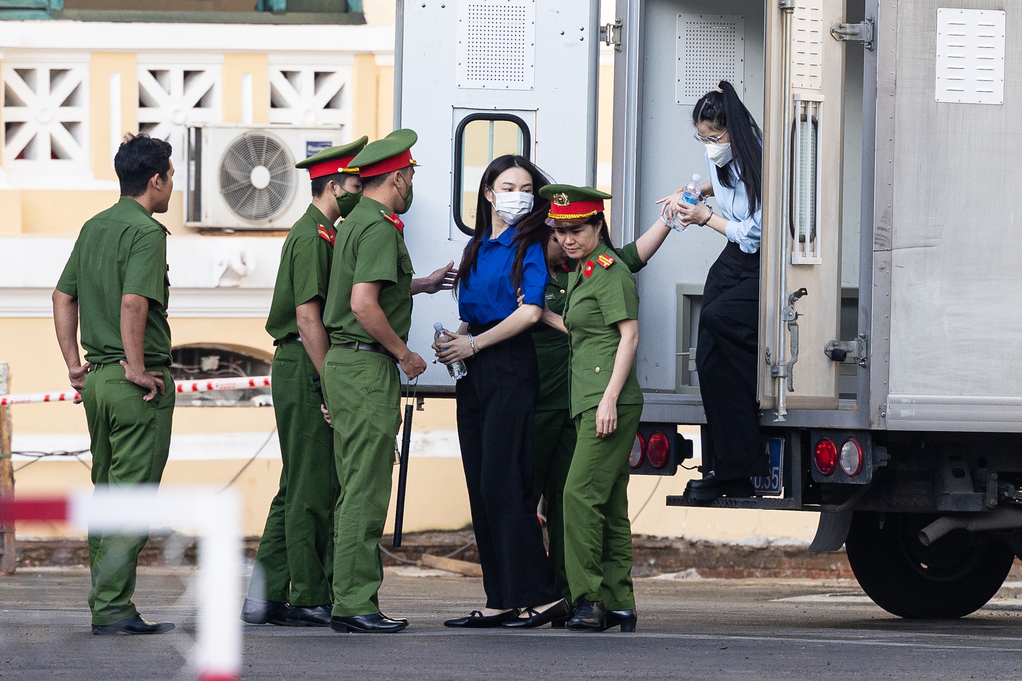 Lời khai đầu của tiên của Thuỳ Tiên trước toà: Không nhận Hoa hậu, chỉ nói nghề nghiệp là người mẫu- Ảnh 11. Quang Linh Vlogs khai không am hiểu về sản phẩm, chỉ nghe thông tin từ các cổ đông khác - Ảnh 14.