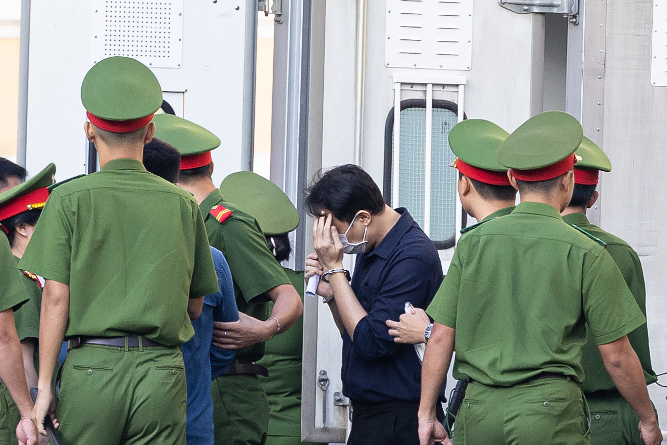 Lời khai đầu của tiên của Thuỳ Tiên trước toà: Không nhận Hoa hậu, chỉ nói nghề nghiệp là người mẫu- Ảnh 16. Quang Linh Vlogs khai không am hiểu về sản phẩm, chỉ nghe thông tin từ các cổ đông khác - Ảnh 19.