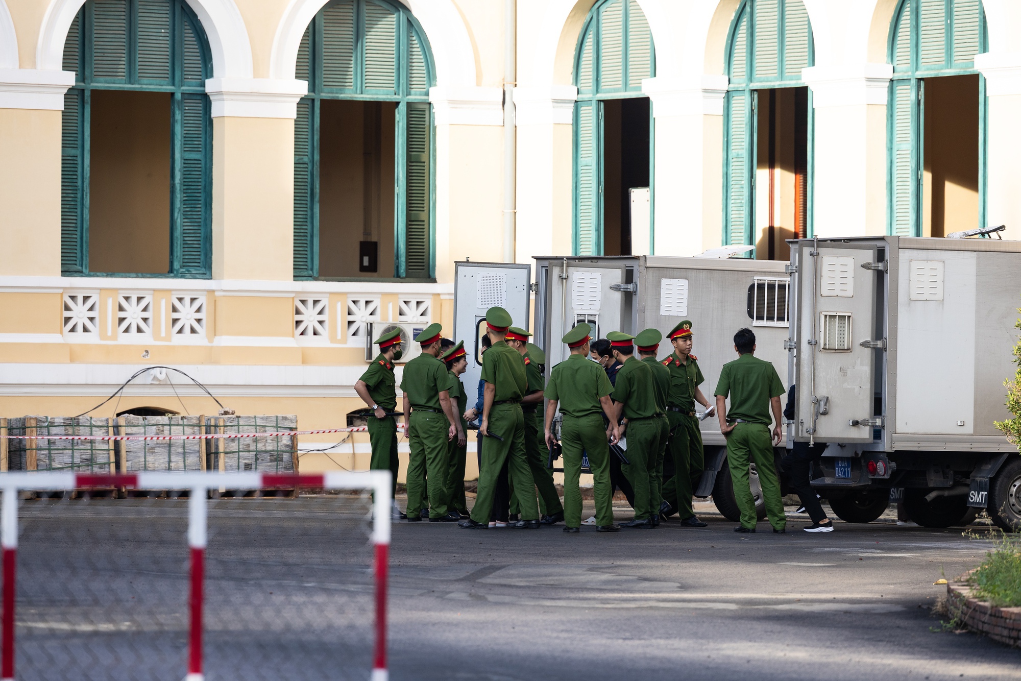 Lời khai đầu của tiên của Thuỳ Tiên trước toà: Không nhận Hoa hậu, chỉ nói nghề nghiệp là người mẫu- Ảnh 18. Quang Linh Vlogs khai không am hiểu về sản phẩm, chỉ nghe thông tin từ các cổ đông khác - Ảnh 21.