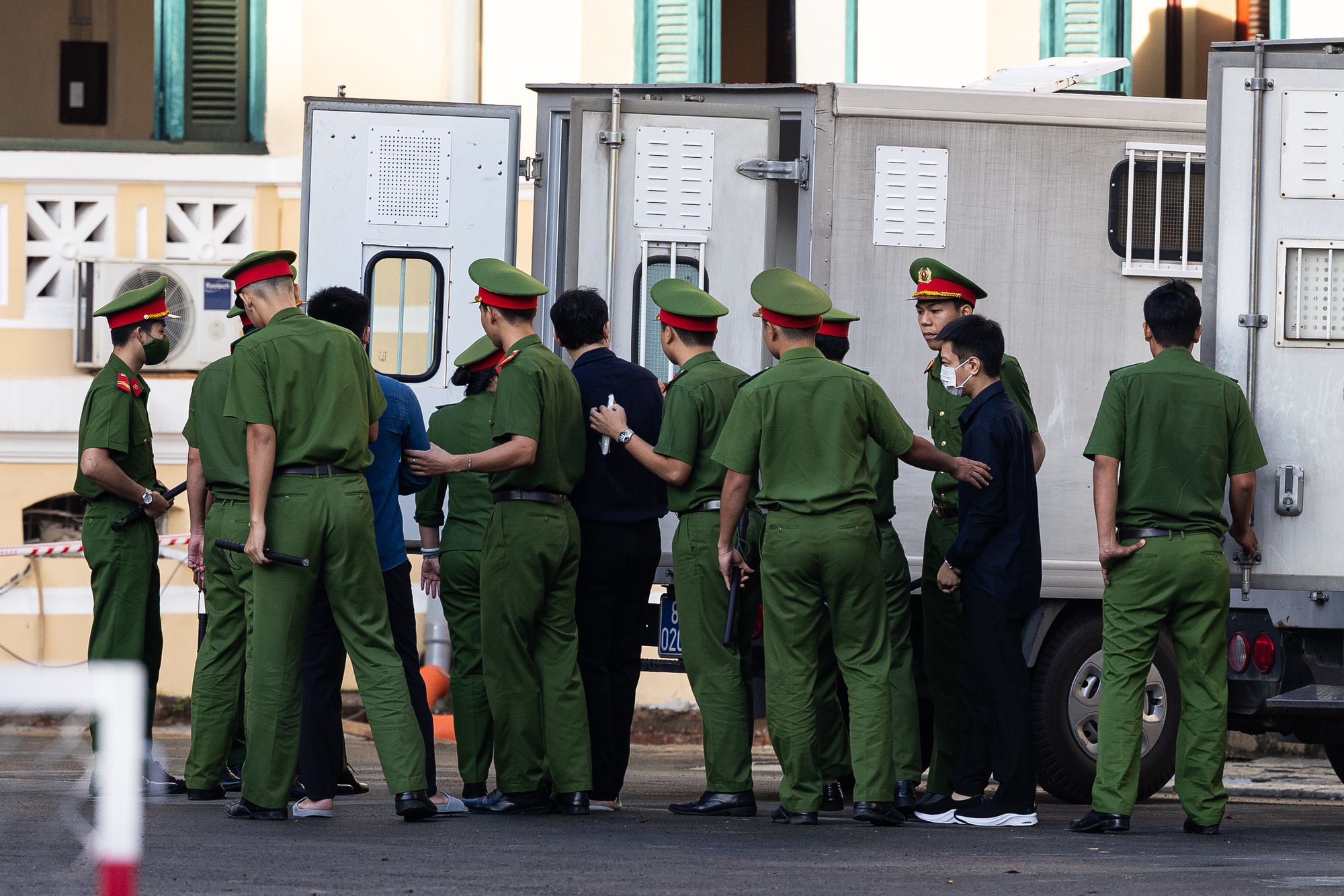 Lời khai đầu của tiên của Thuỳ Tiên trước toà: Không nhận Hoa hậu, chỉ nói nghề nghiệp là người mẫu- Ảnh 19. Quang Linh Vlogs khai không am hiểu về sản phẩm, chỉ nghe thông tin từ các cổ đông khác - Ảnh 22.