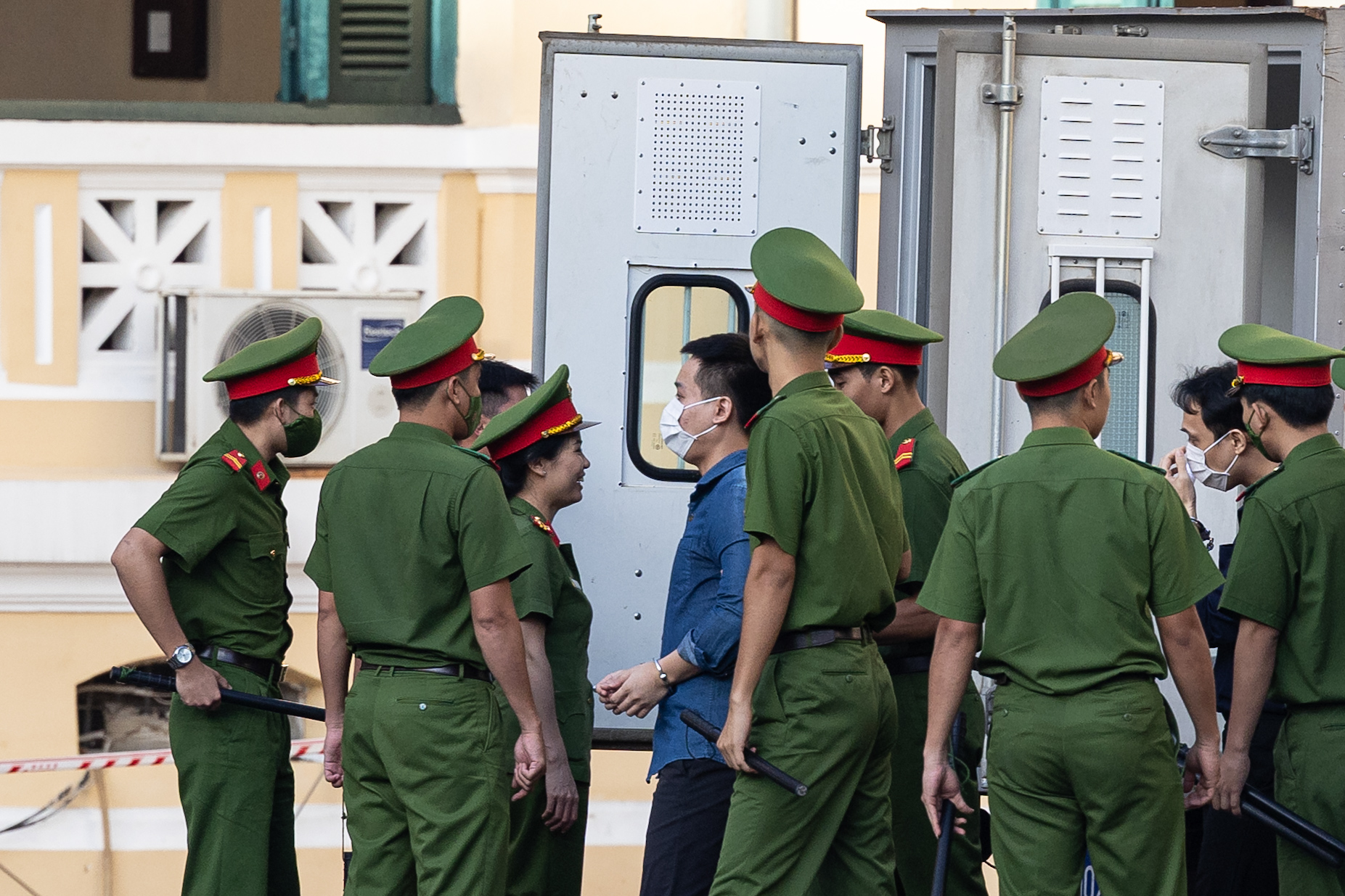 Lời khai đầu của tiên của Thuỳ Tiên trước toà: Không nhận Hoa hậu, chỉ nói nghề nghiệp là người mẫu- Ảnh 14. Quang Linh Vlogs khai không am hiểu về sản phẩm, chỉ nghe thông tin từ các cổ đông khác - Ảnh 17.