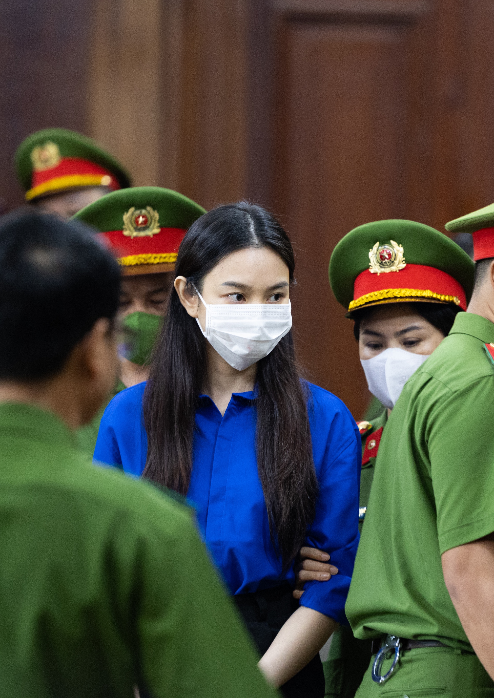 Thuỳ Tiên cởi bỏ khẩu trang, nở nụ cười hiếm hoi sau 6 tháng tạm giam!- Ảnh 3.