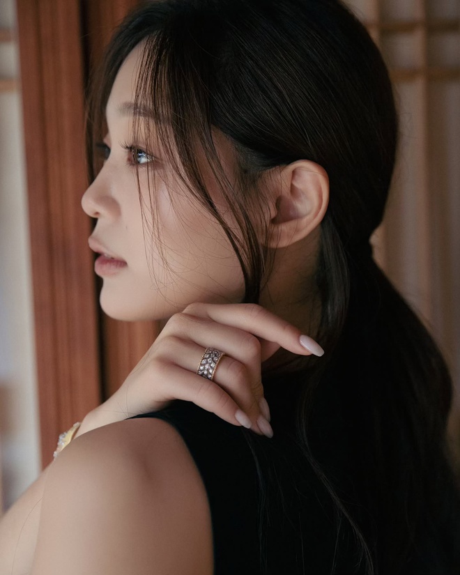 Thiên kim tiểu thư là bạn thân của công chúa Kpop: Visual tri thức nổi bật trong dàn chaebol- Ảnh 5.