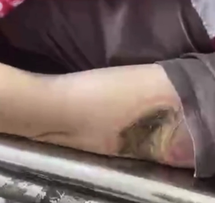 Vợ chồng chủ tiệm tạp hóa ở Tây Ninh tử vong do điện giật , để lại 2 con nhỏ - Ảnh 1. Vợ chồng chủ tiệm tạp hóa ở Tây Ninh tử vong do điện giật , để lại 2 con nhỏ - Ảnh 1.