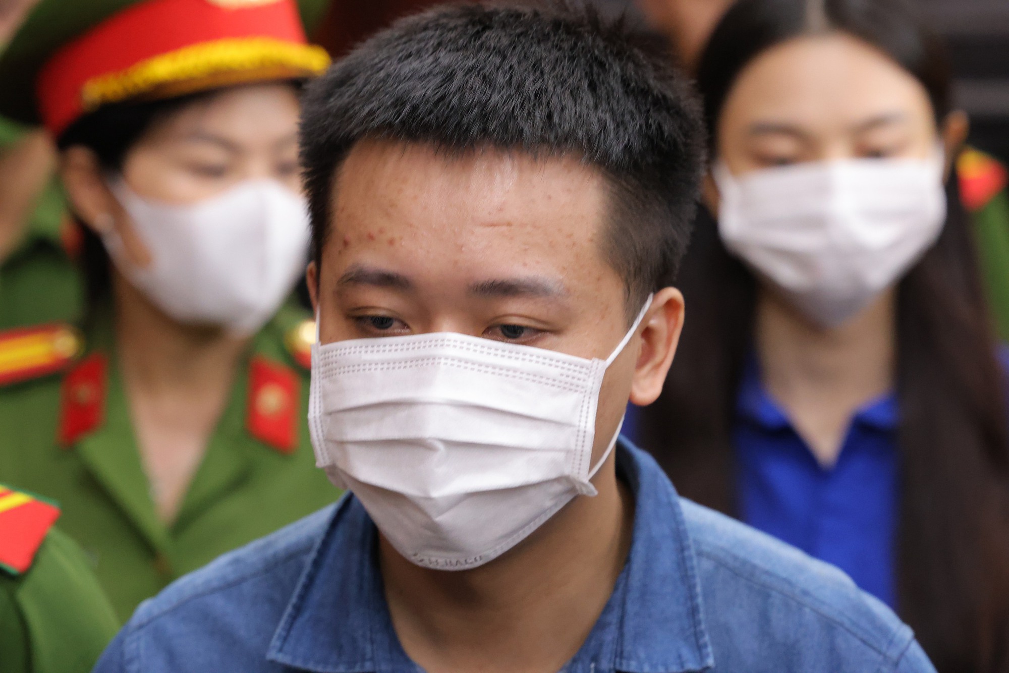 Lời khai đầu của tiên của Thuỳ Tiên trước toà: Không nhận Hoa hậu, chỉ nói nghề nghiệp là người mẫu- Ảnh 7. Quang Linh Vlogs khai không am hiểu về sản phẩm, chỉ nghe thông tin từ các cổ đông khác - Ảnh 10.