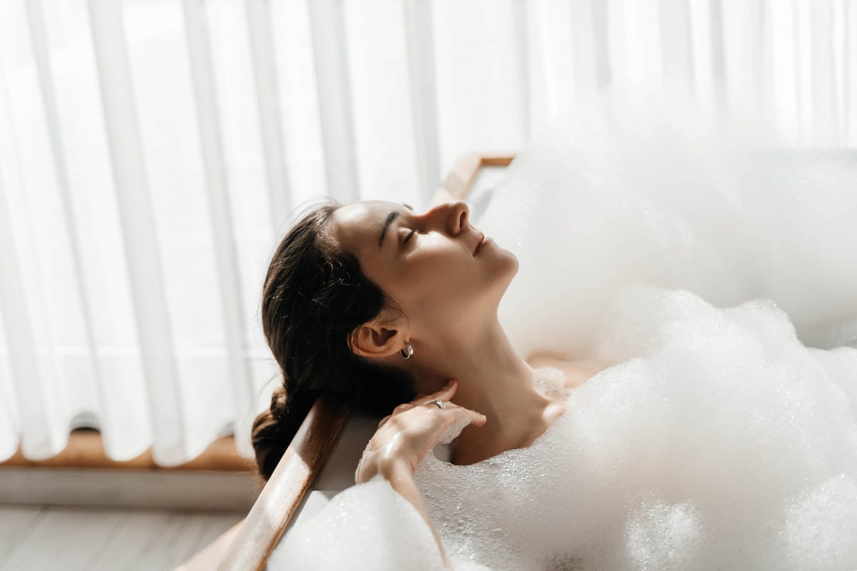 young-woman-relaxing-in-bath-tub-full-of-foam-royalty-free-image-1763118038-17634631268041604154961-1763544807193-17635448075781272204768.jpg