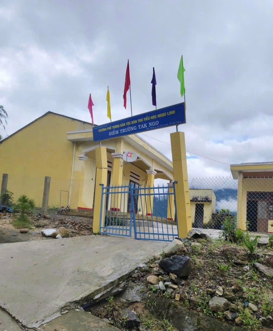 Điểm trường ở miền núi Đà Nẵng sụt lún nứt toác, nguy cơ đổ sập - Ảnh 5. Điểm trường ở miền núi Đà Nẵng sụt lún nứt toác, nguy cơ đổ sập - Ảnh 5.