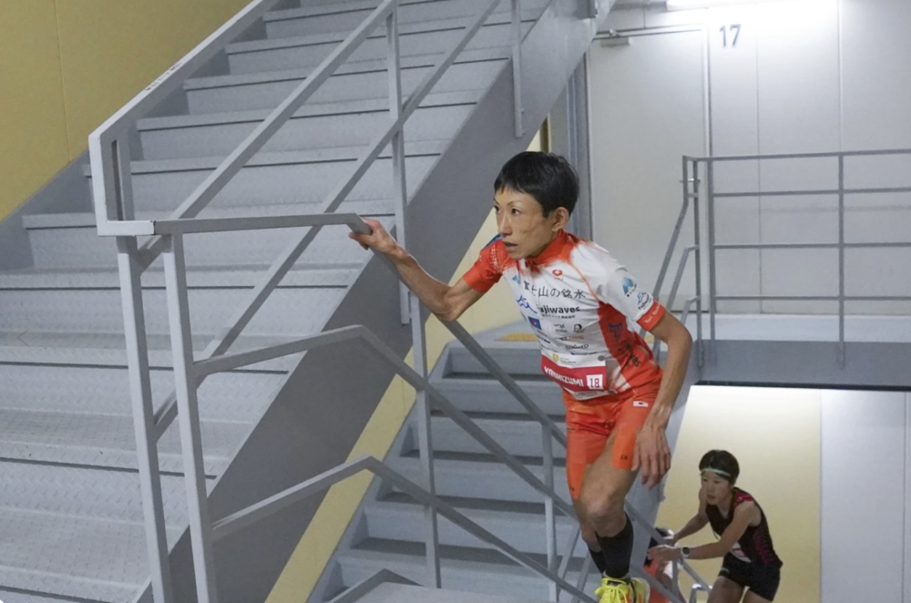 Bài tập này đốt cháy mỡ hiệu quả hơn đi bộ gấp 20 lần! Giảm cân mọi lúc, mọi nơi và hoàn toàn miễn phí!- Ảnh 1.