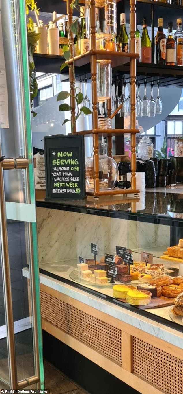 Quán cà phê đặt menu phục vụ “cà phê pha sữa mẹ” khiến khách hoang mang - Ảnh 1. Quán cà phê đặt menu phục vụ “cà phê pha sữa mẹ” khiến khách hoang mang - Ảnh 1.