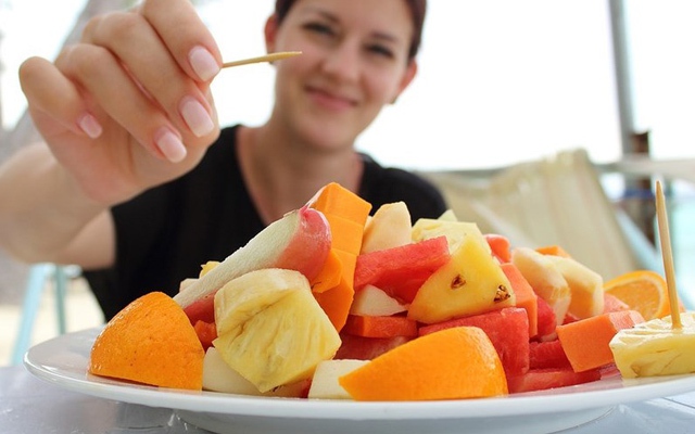 3 sai lầm tai hại khi ăn trái cây sau bữa ăn, nghe thì vô hại nhưng có thể khiến đường huyết tăng vọt, dễ béo dù ăn rất ít