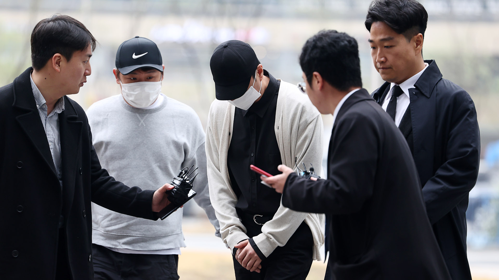 Số phận tòa nhà 90 tỷ sau khi nam ca sĩ H bị bắt vì đánh bạc- Ảnh 2. Số phận tòa nhà 90 tỷ sau khi nam ca sĩ H bị bắt vì đánh bạc- Ảnh 2.