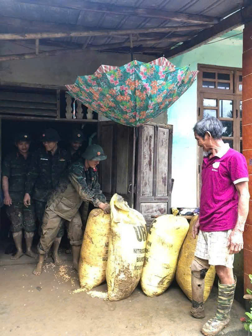 Thượng nguồn Đà Nẵng mưa lớn, nguy cơ lũ chồng lụt - Ảnh 3. Thượng nguồn Đà Nẵng mưa lớn, nguy cơ lũ chồng lụt - Ảnh 3.