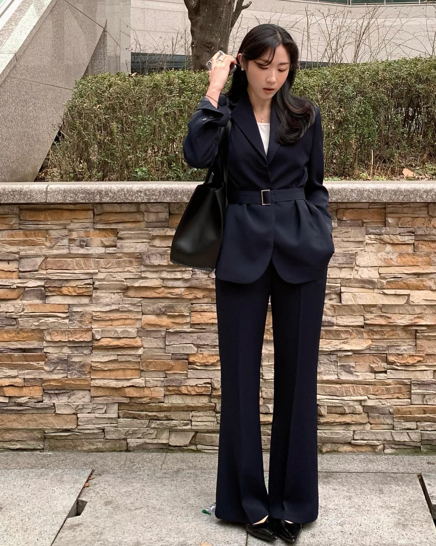 Áo blazer mặc với 4 item này là đẹp hoàn hảo: Thanh lịch từ công sở ra phố - Ảnh 5. Áo blazer mặc với 4 item này là đẹp hoàn hảo: Thanh lịch từ công sở ra phố - Ảnh 5.