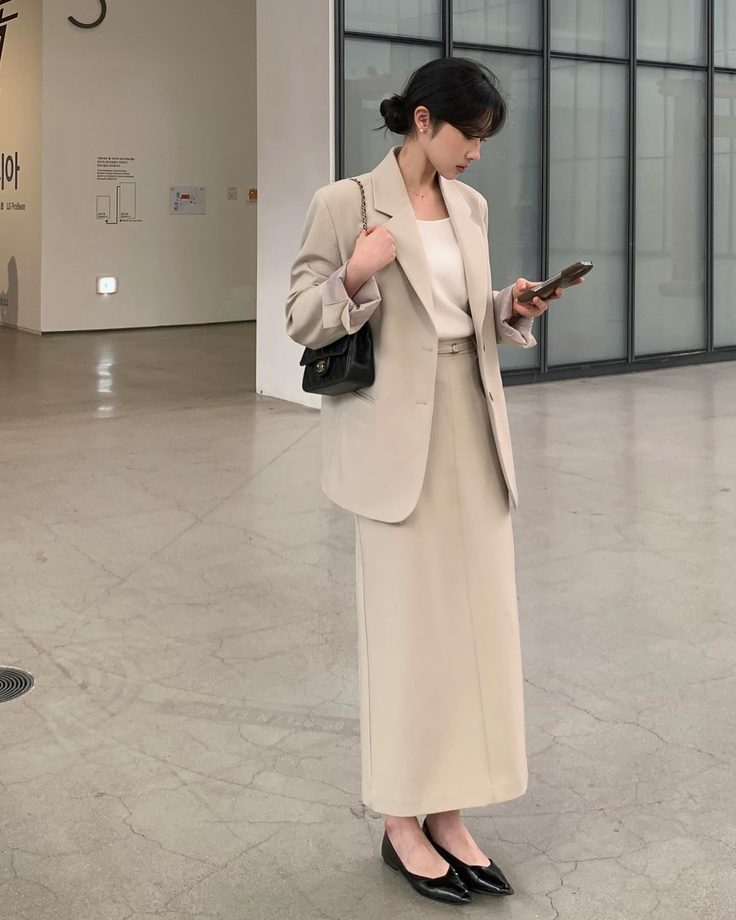 Áo blazer mặc với 4 item này là đẹp hoàn hảo: Thanh lịch từ công sở ra phố - Ảnh 1. Áo blazer mặc với 4 item này là đẹp hoàn hảo: Thanh lịch từ công sở ra phố - Ảnh 1.