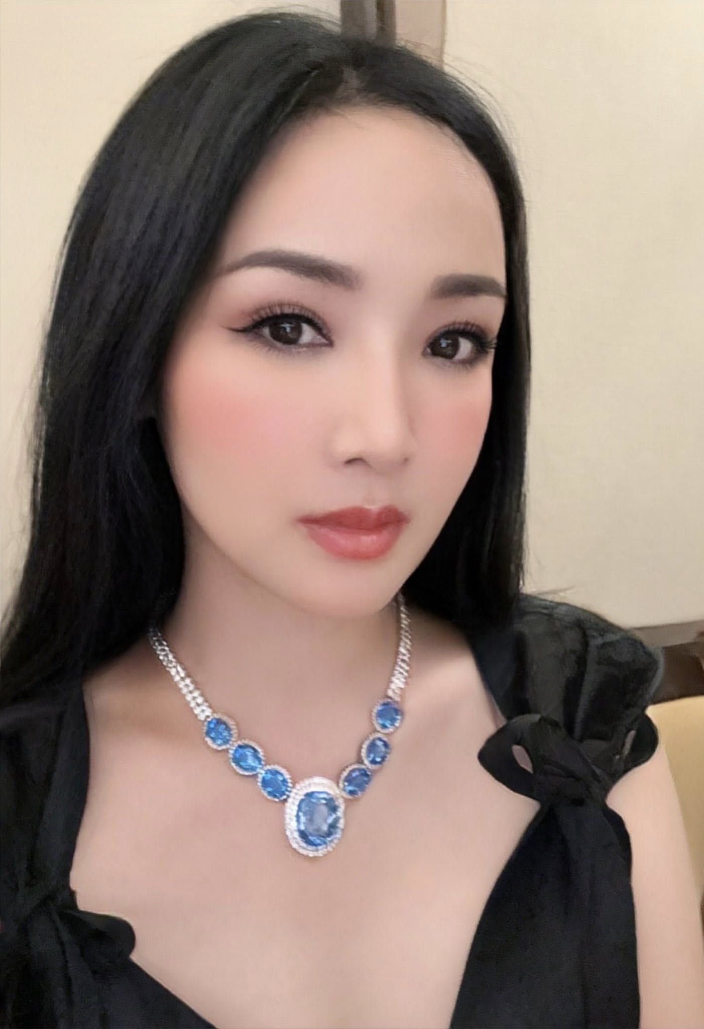 Hoa hậu Việt là mẹ đơn thân, U60 đẹp như 30, sở hữu biệt thự bề thế ở TP.HCM, đi mỏi chân không hết- Ảnh 3.