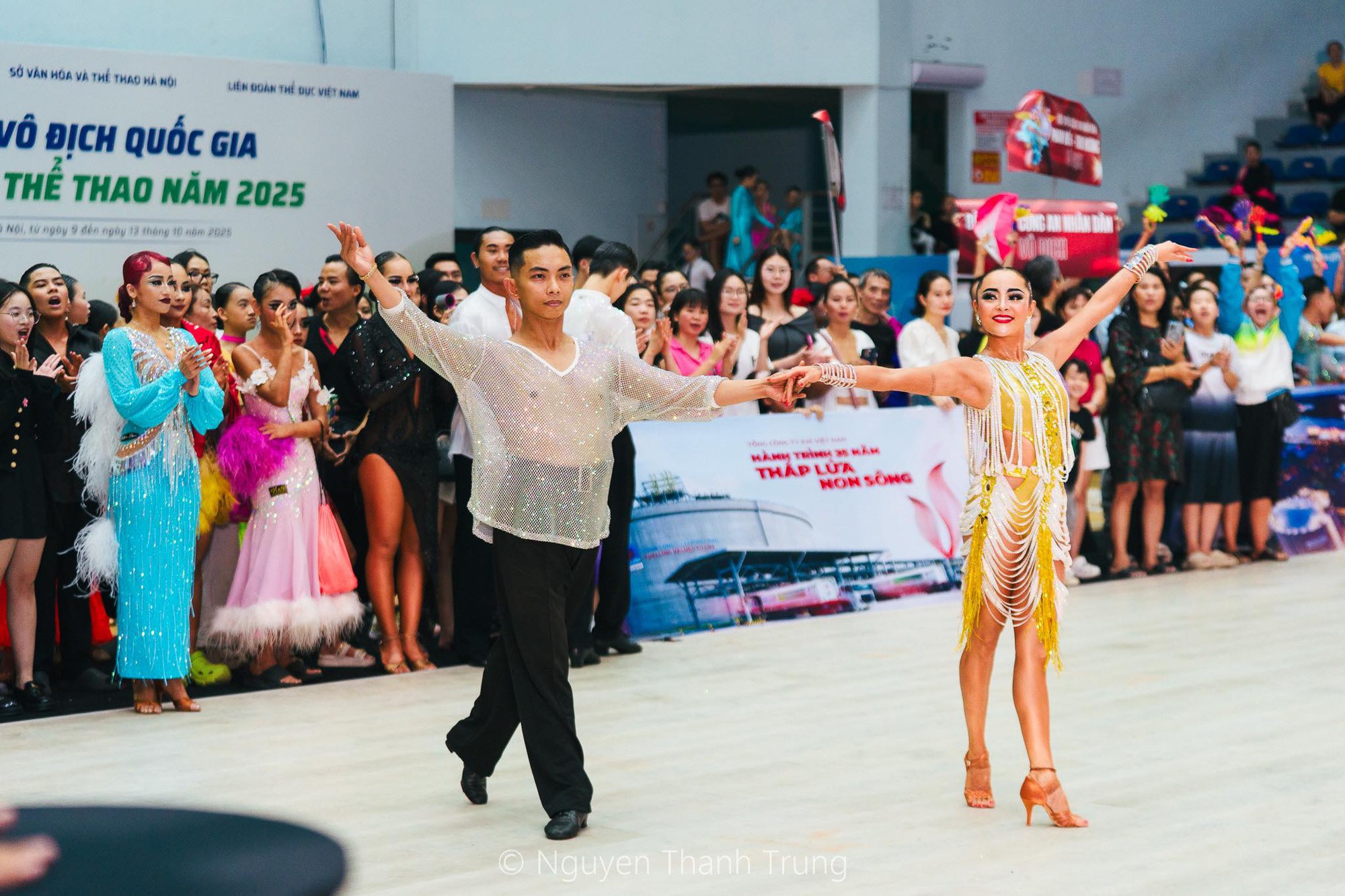 Phan Hiển vinh dự Huân chương Lao động hạng Ba, Khánh Thi có phản ứng gây chú ý- Ảnh 1. Phan Hiển vinh dự Huân chương Lao động hạng Ba, Khánh Thi có phản ứng gây chú ý- Ảnh 1.