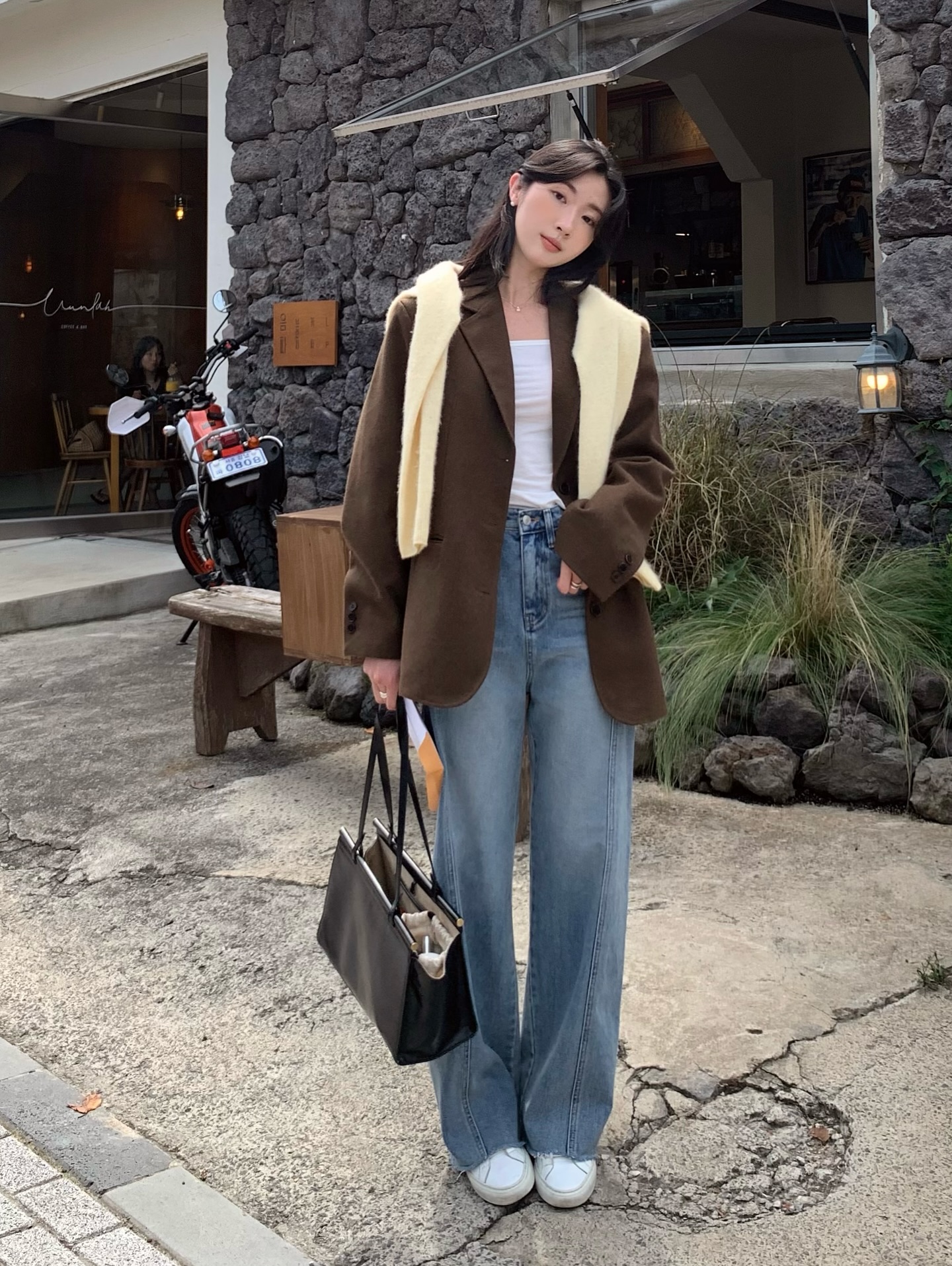 Áo blazer mặc với 4 item này là đẹp hoàn hảo: Thanh lịch từ công sở ra phố - Ảnh 8. Áo blazer mặc với 4 item này là đẹp hoàn hảo: Thanh lịch từ công sở ra phố - Ảnh 8.